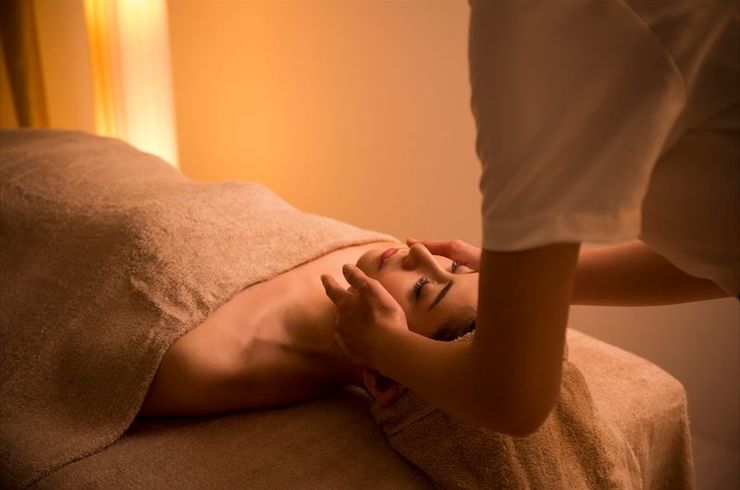 顔のラインを整える施術